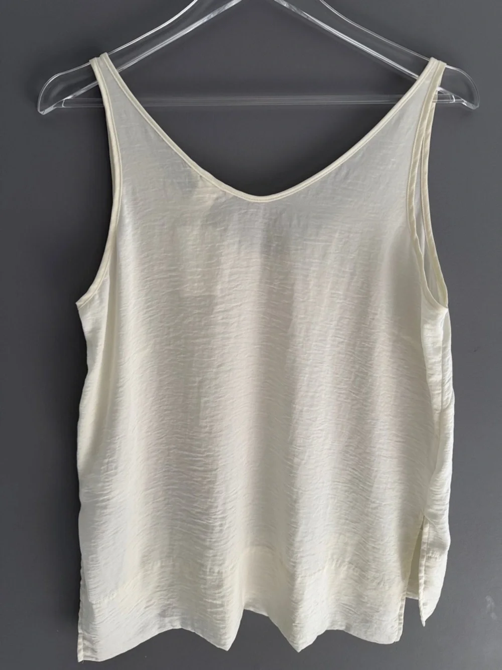 H&M Cream Sleeveless V-Neck tank - Picture 3 of 3